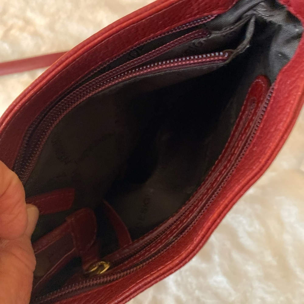 Classic Red Leather Crossbody Bag with Adjustable Strap - Picture 3 of 6